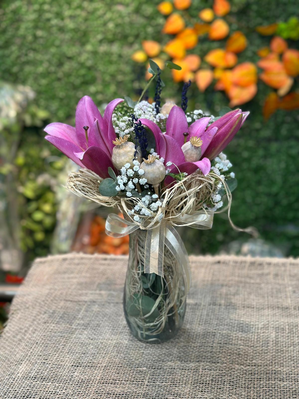 Vazoda Özel Pembe Lilyum Aranjmanı