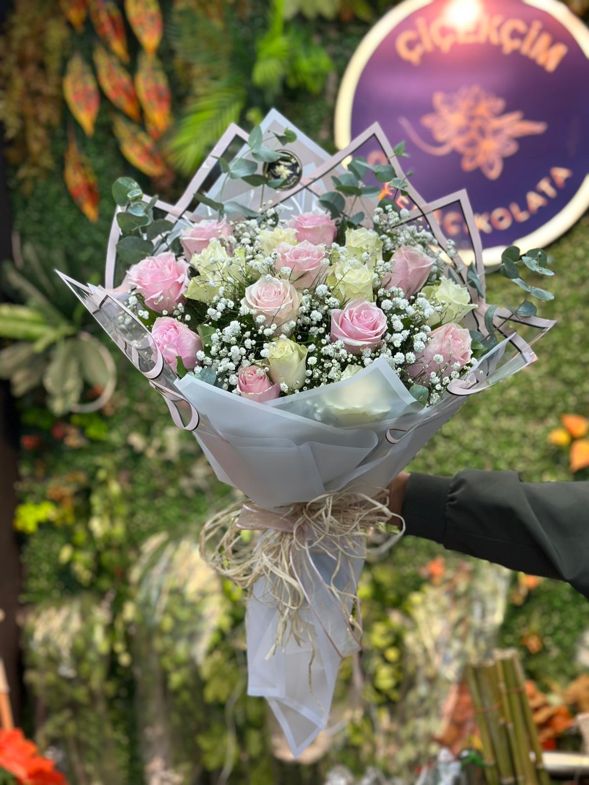 16 Pembe Beyaz Gül Buketi