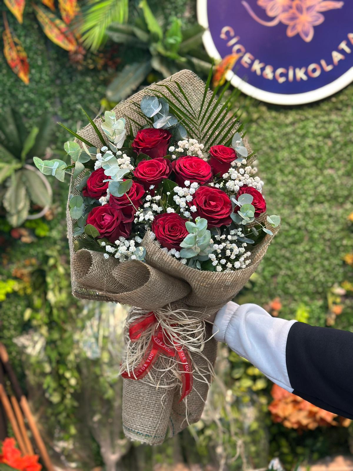 Çuval Sarılı 11 Gül Buketi