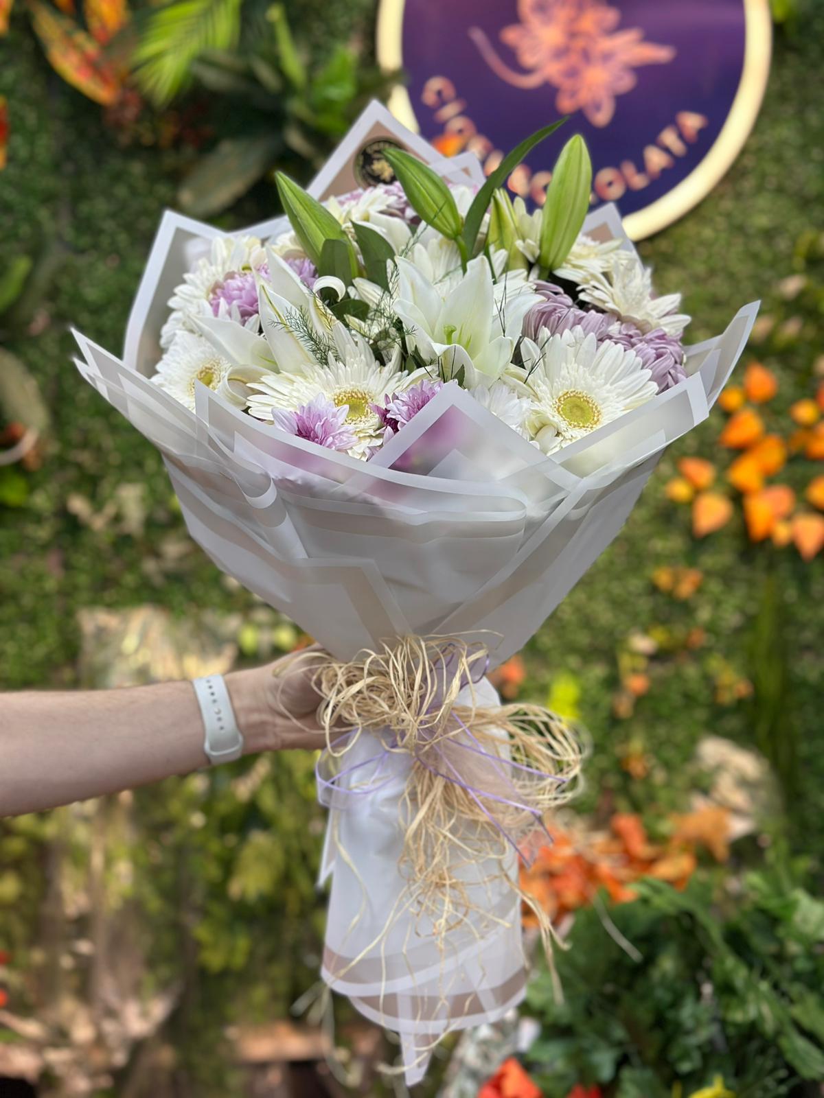 Beyaz Işıltı Buketi Orta Boy