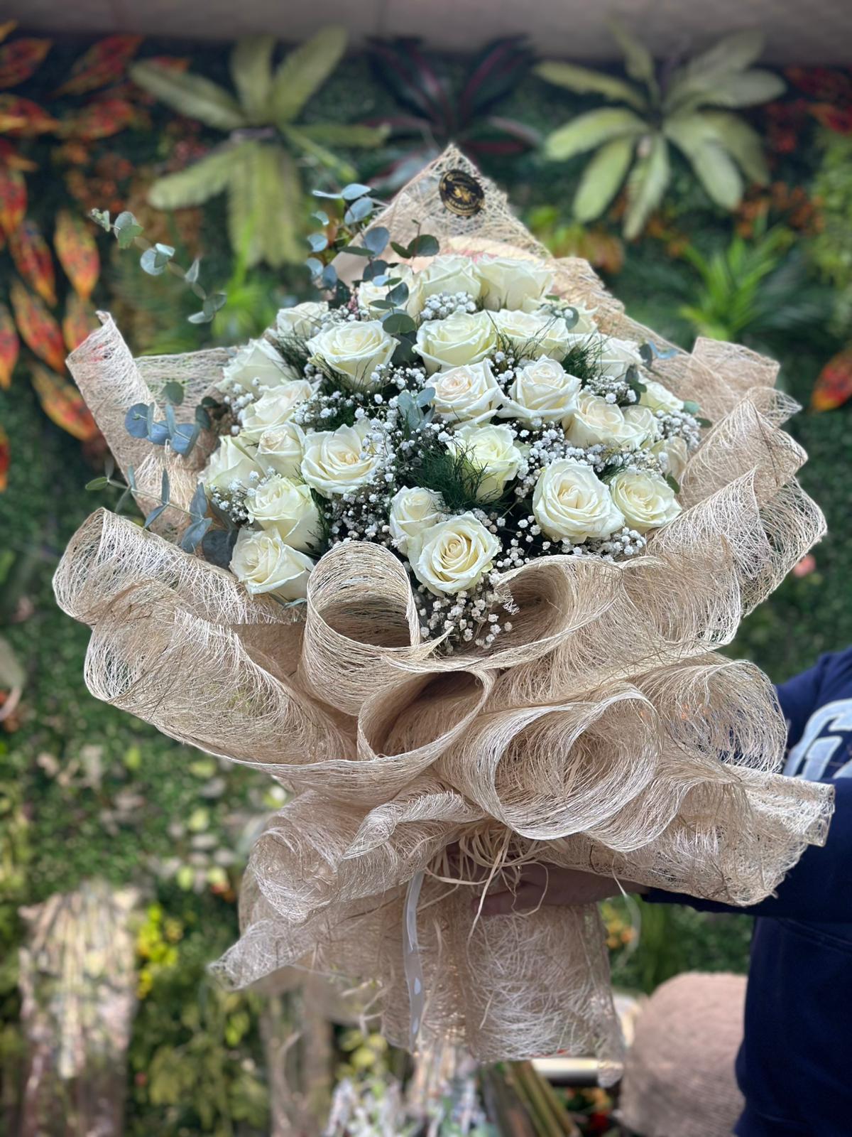 Dev Kutuda Çikolatalı Kırmızı Gül