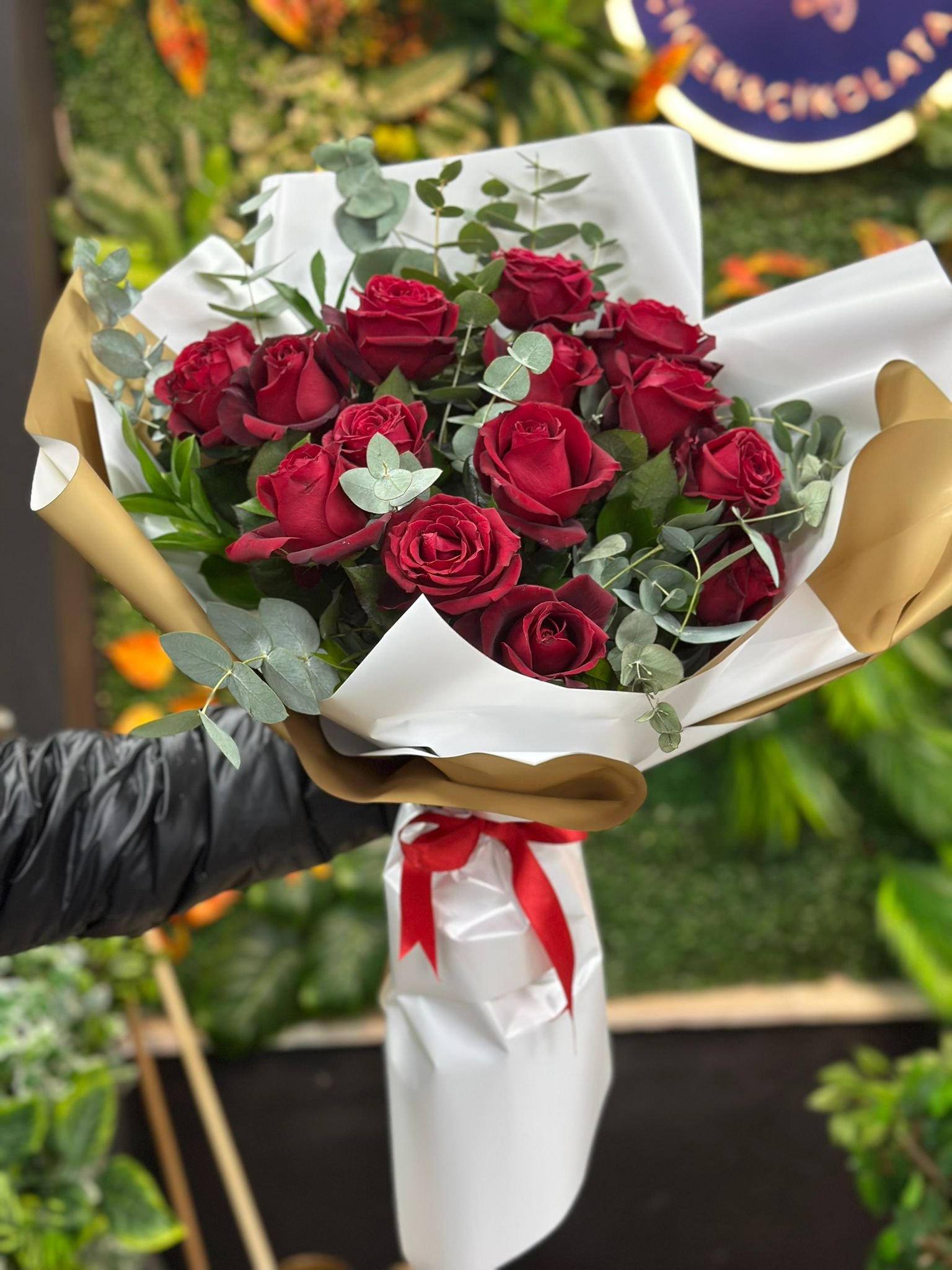 Beyaz Gold Kâğıtta 15'li Gül Buketi