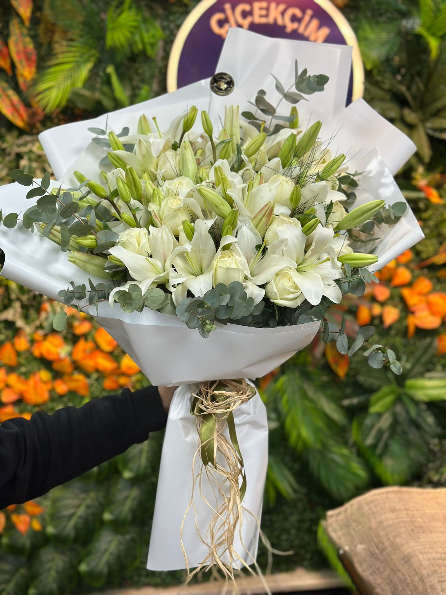 Lilyum Beyaz Gül Buketi