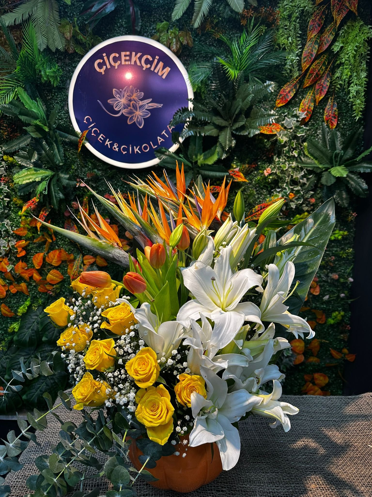 Vazoda Lilyum & Starliçe & Gül Aranjmanı