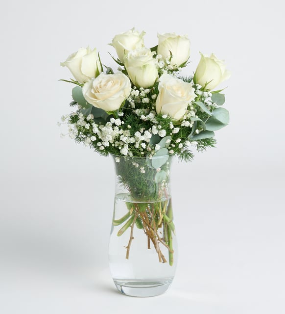 Vazoda 7’li Beyaz Gül