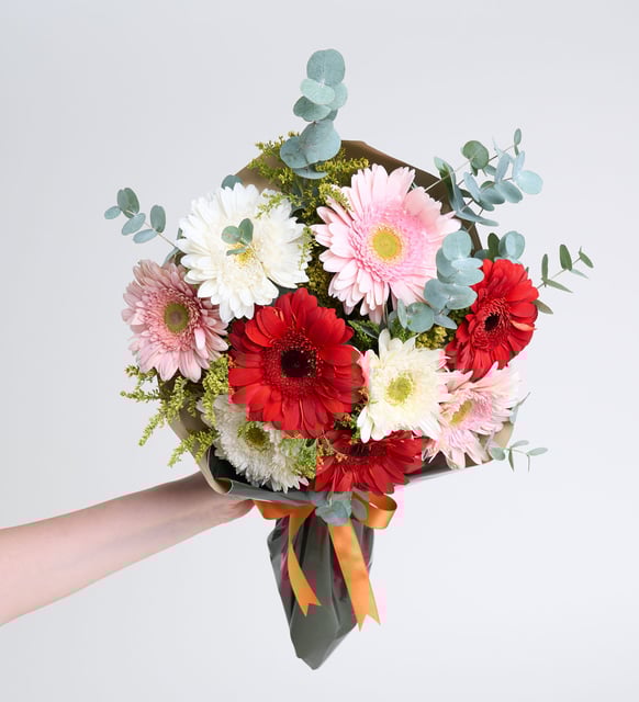 Yeşil Kahve Bukette Kırmızı Pembe Beyaz Gerberalar