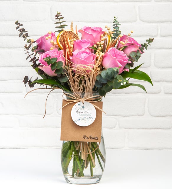 Vazoda pembe güller